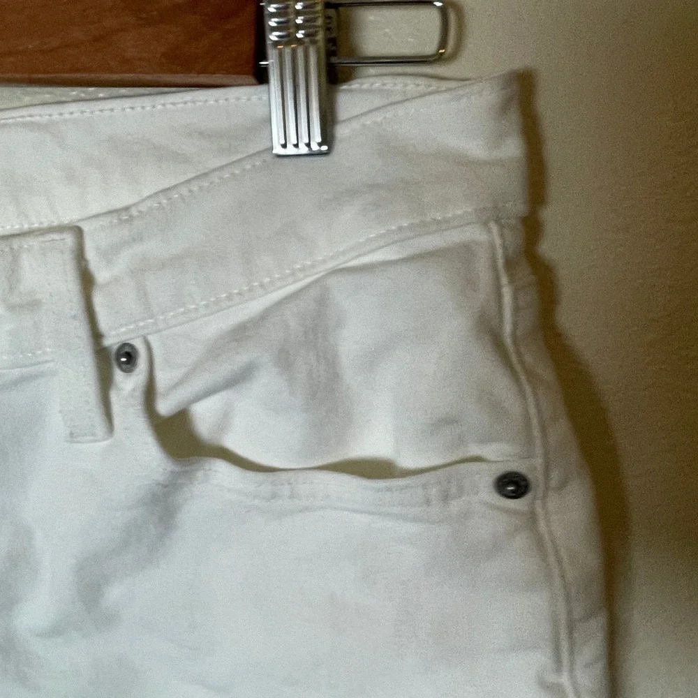 Levi Strauss & Co Women's‎ White Denim Mid Legnth Shorts Mid Rise W31